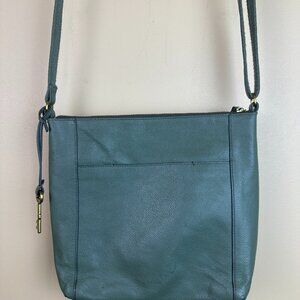Fossil sage green cross body pebble leather mid size purse. adjustable strap